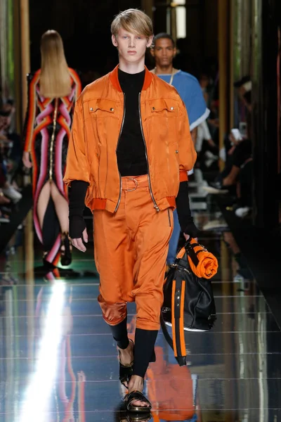 Look 38